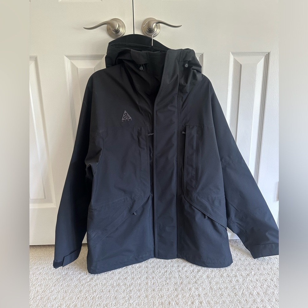Nike ACG Gore-Tex Hooded Jacket - Picture 2 of 9